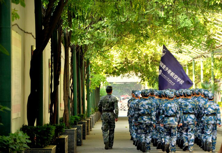1569723246424982.png 走过绿色长廊,走出校园.png