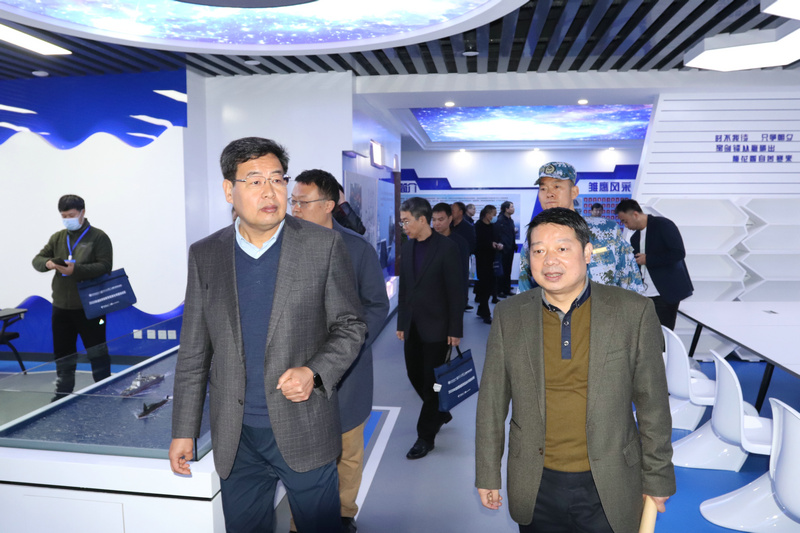 2领导参观海航班心品室.JPG